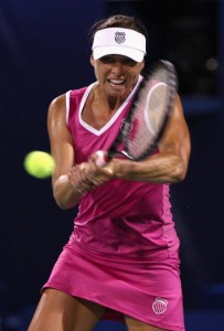 Vera Zvonareva reached the quarterfinals of the Dubai Tournament.