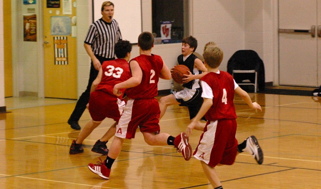 Youth_Basketball_Strong_to_hoop_1